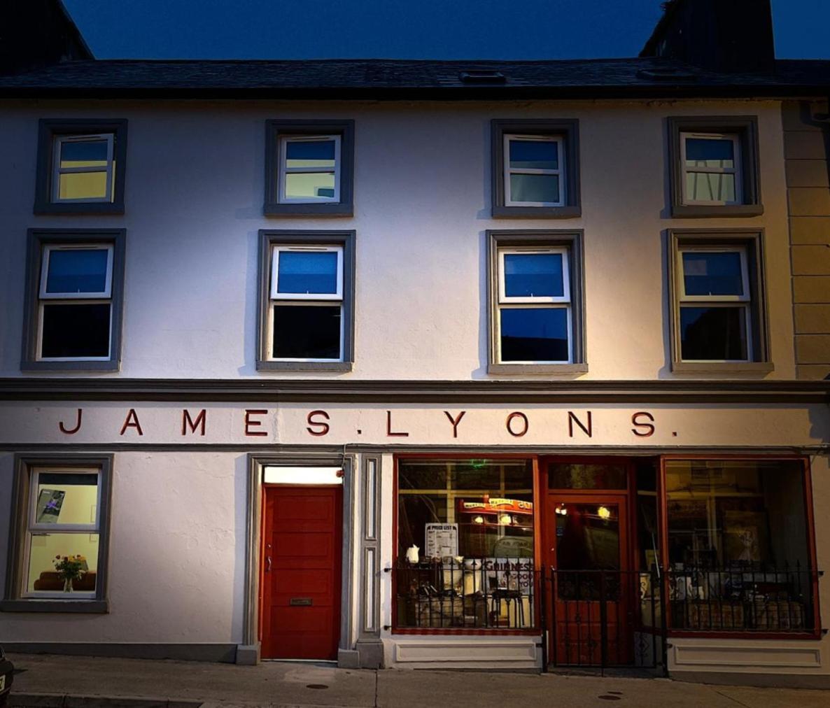 'James Lyons' The Old Main St Ballyhaunis Exteriör bild