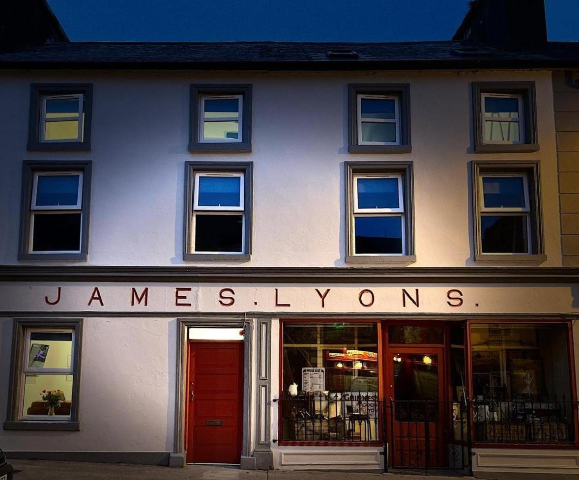 'James Lyons' The Old Main St Ballyhaunis Exteriör bild